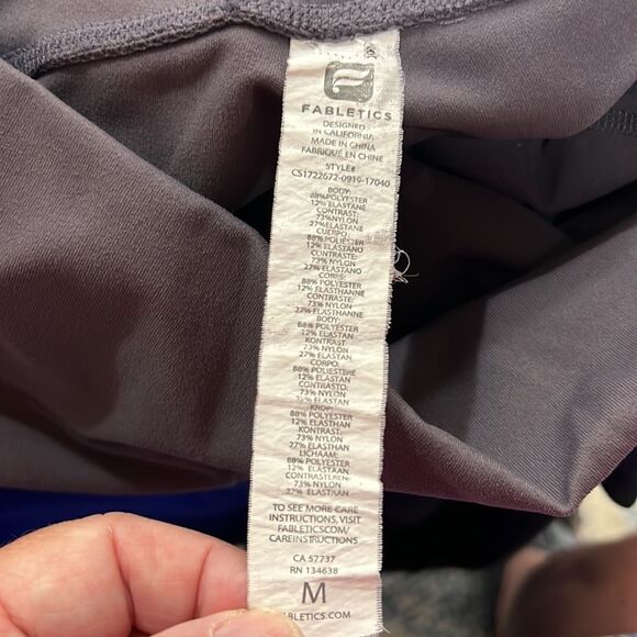 Fabletics Dusty purple mesh accent leggings with pockets EUC - Picture 14 of 14